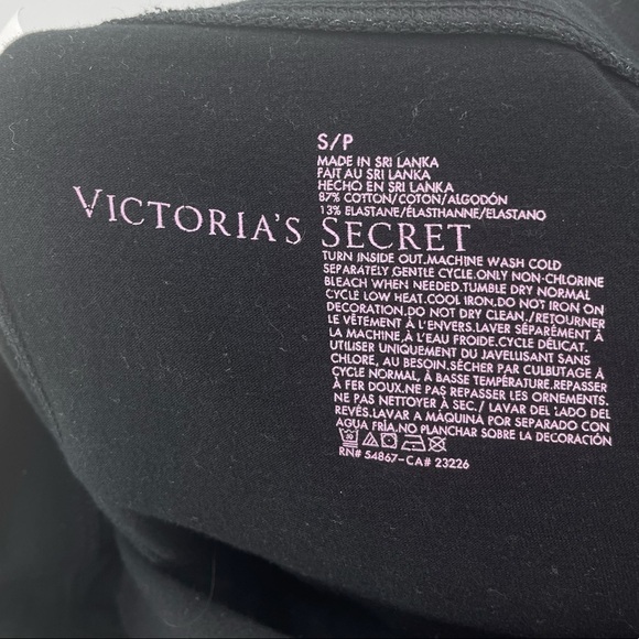 Victoria’s Secret Black Capri Leggings With Spell Out Down Leg Size Small - Picture 6 of 6
